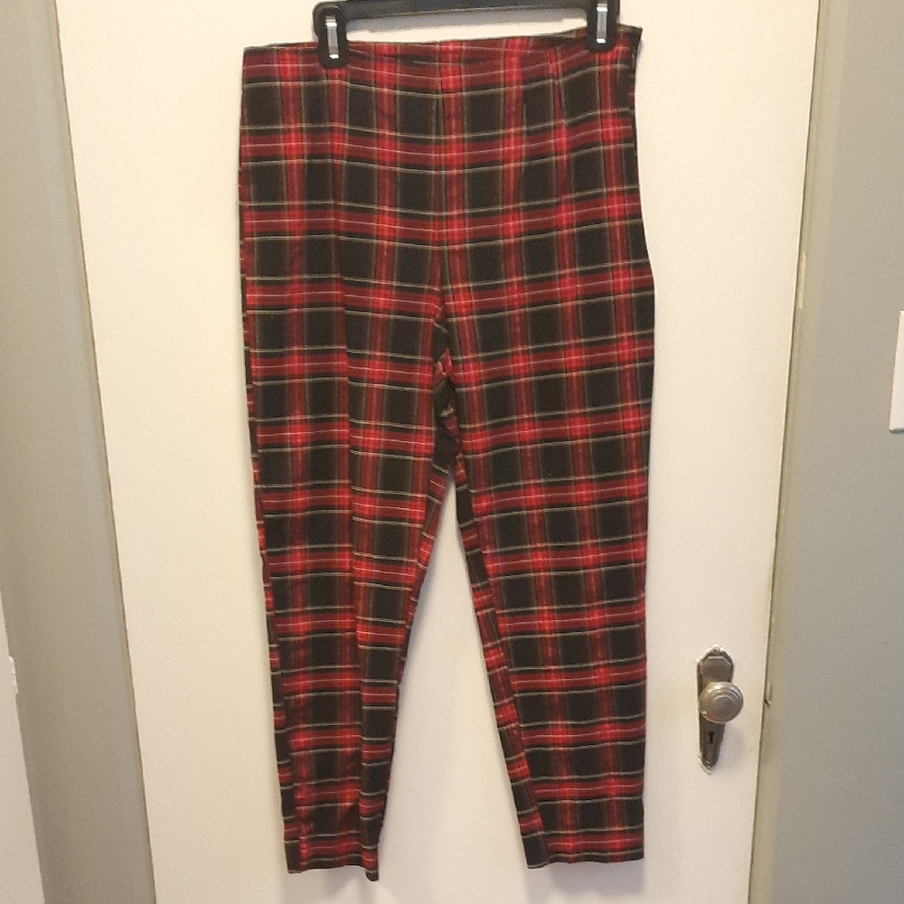 Time and Tru Red and Black Plaid Leggings